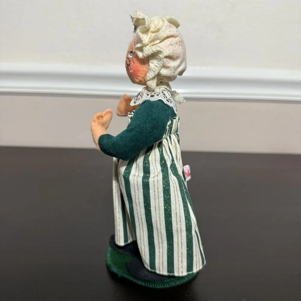 Annalee Mrs.‎ Claus Santa with Jingle Bell Doll Figurine W/ Mobilitee Holly